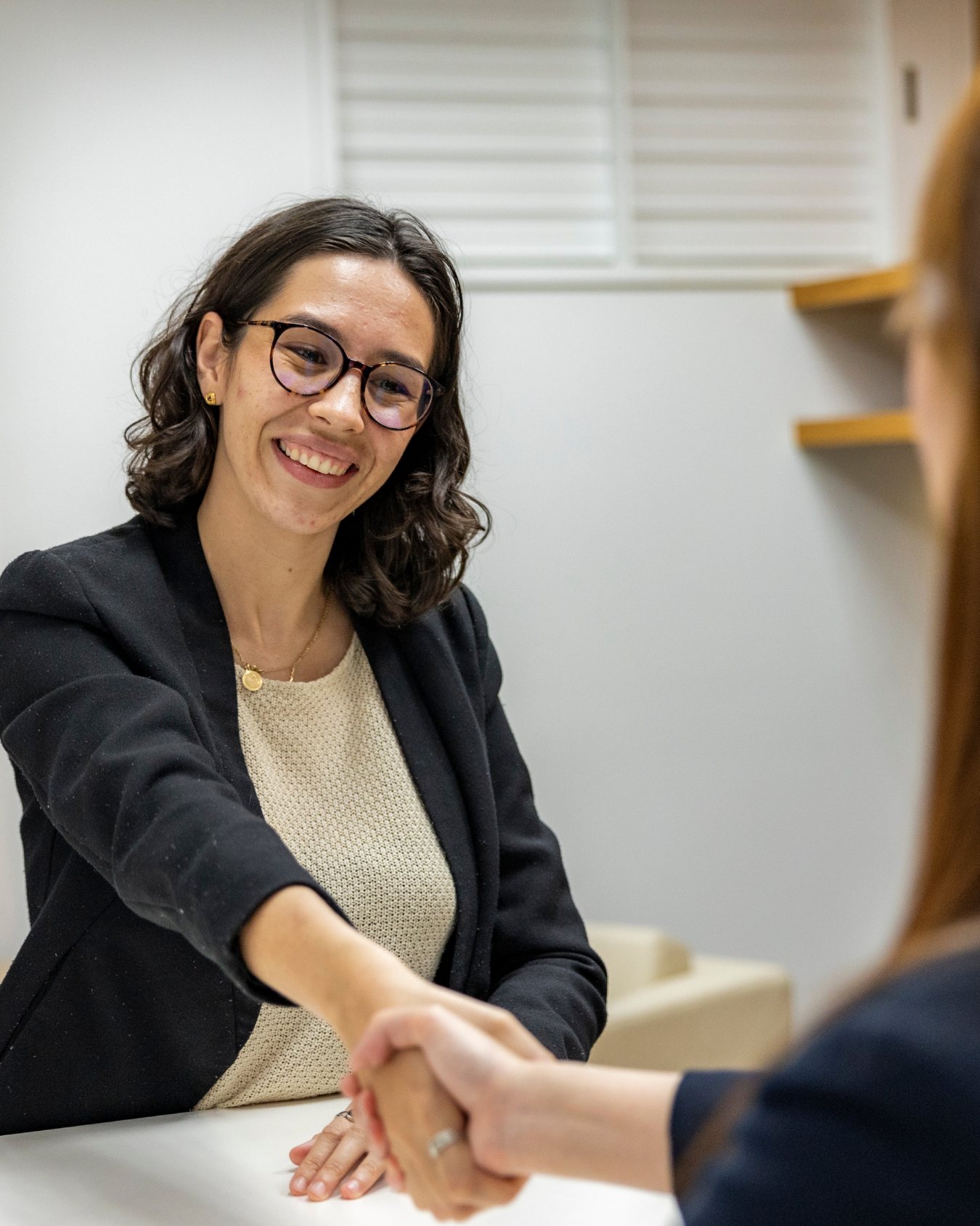 Analista de RH da Perfoster em entrevista com candidata